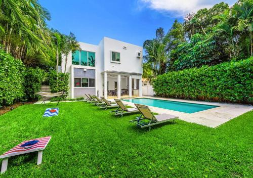 Swimming pool, Exotic 5 Bedroom Villa In South Miami in South Miami