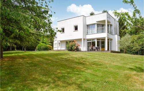 Stunning home in Léhon with WiFi and 5 Bedrooms - Location saisonnière - Dinan