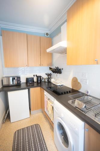 Picture of Sandgate 2-Bed Apartment In Ayr Central Location