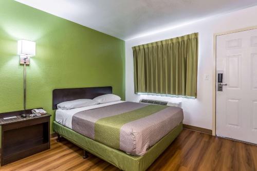 1 queen bed