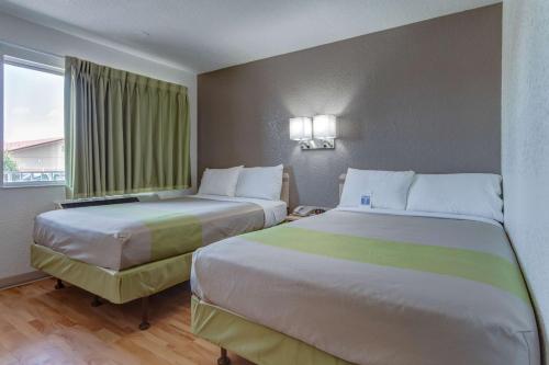 2 double beds