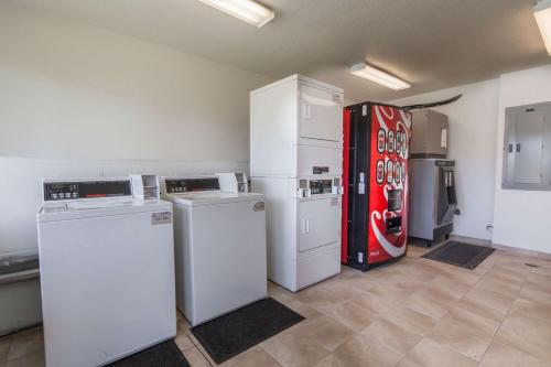 Studio 6-El Paso TX - East - image 3