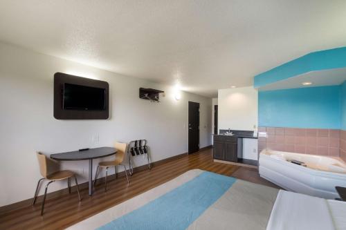 Motel 6 Rothschild, WI