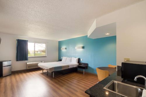 Motel 6 Rothschild, WI