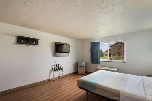 Motel 6 Rothschild, WI