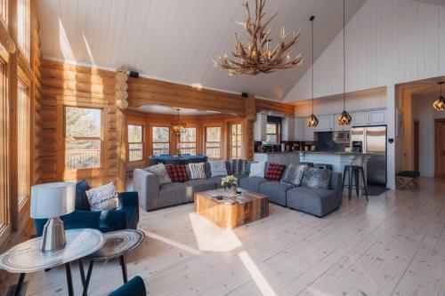 Chalet White Wolf SPA at Fiddler's Lake in Mille-Isles (QC)
