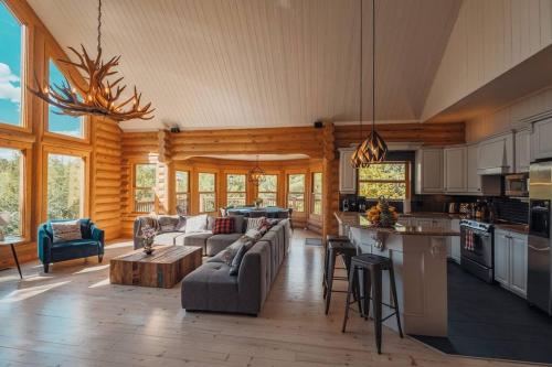 Chalet White Wolf SPA at Fiddler's Lake in Mille-Isles (QC)