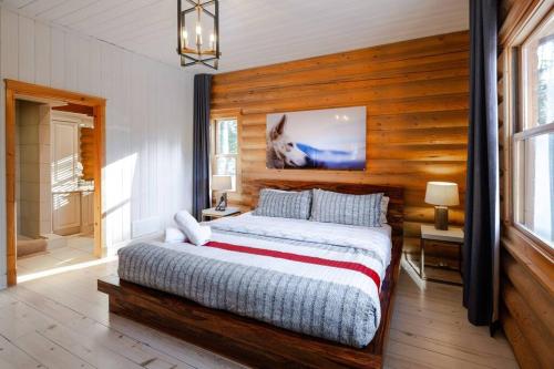 Chalet White Wolf SPA at Fiddler's Lake in Mille-Isles (QC)
