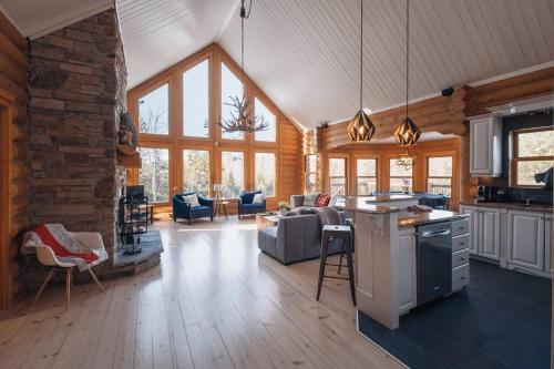 Chalet White Wolf SPA at Fiddler's Lake in Mille-Isles (QC)