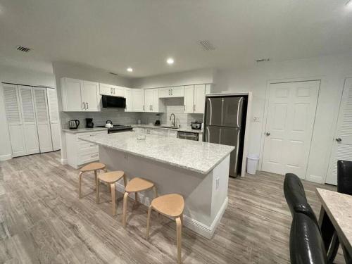 7326 Lake View Bungallow-5 Minutes Universal in Orlando, USA