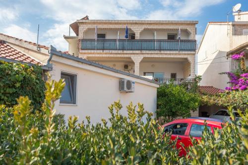 Apartments and rooms with parking space Marina, Trogir - 5953