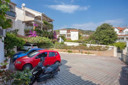 Apartments and rooms with parking space Marina, Trogir - 5953