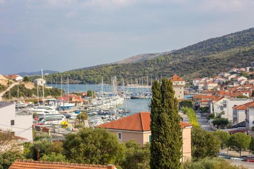 Apartments and rooms with parking space Marina, Trogir - 5953