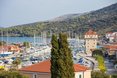 Apartments and rooms with parking space Marina, Trogir - 5953