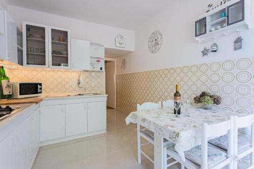 One-Bedroom Apartment with Terrace image 5