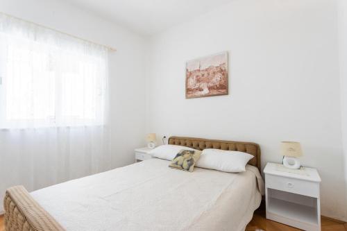 One-Bedroom Apartment with Terrace and Sea View image 9