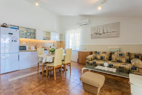 One-Bedroom Apartment with Terrace and Sea View image 6