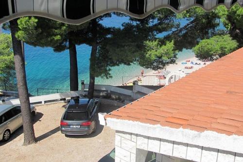 One-Bedroom Apartment with Terrace and Sea View image 3