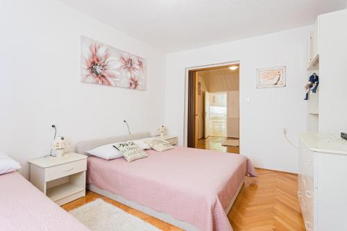 One-Bedroom Apartment with Terrace image 8