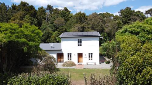 Pirita vineyard cottage. - Accommodation - Upper Moutere