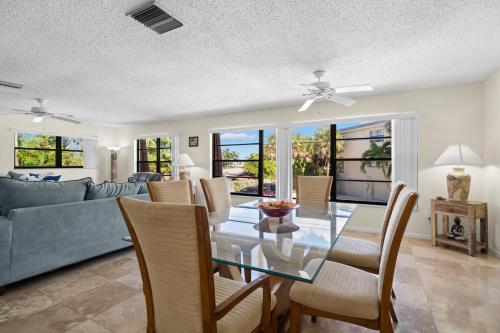 Milrose Beach House in St Pete Beach, USA