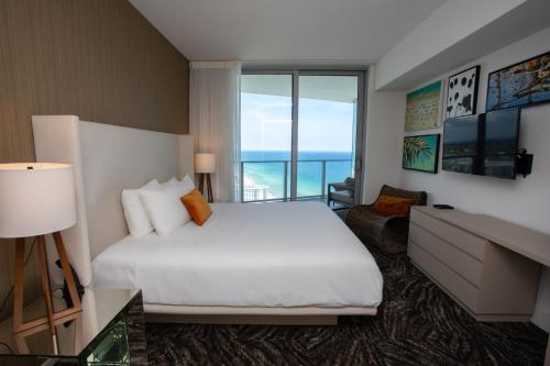 Luxury Beachfront Apartment in Hyde Resort in Hollywood, USA