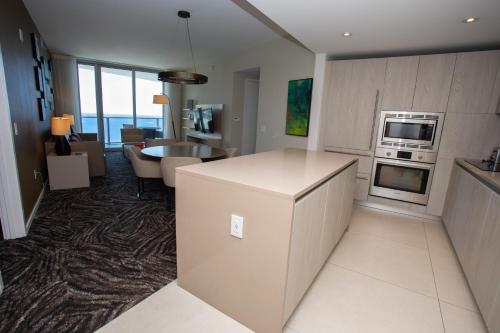 Luxury Beachfront Apartment in Hyde Resort in Hollywood, USA