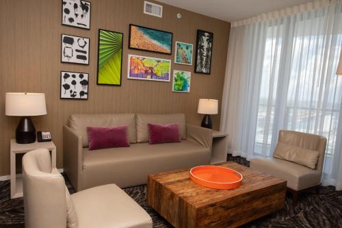 Luxury Beachfront Apartment in Hyde Resort in Hollywood, USA