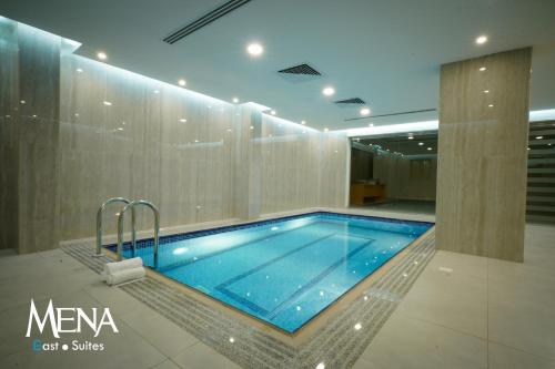 Swimming pool, Mena East Suites Dammam فندق مينا شرق الدمام in Ghirnatah