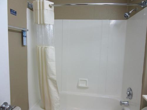 Microtel Inn & Suites by Wyndham Columbia Two Notch Rd Area image 26
