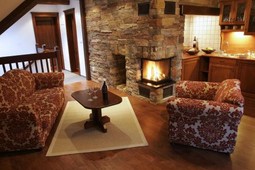 2 bedrooms, 4 beds