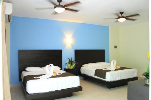 2 queen beds
