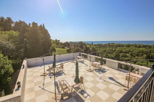 Μπαλκόνι/βεράντα, Hotel "GrapeHill" in Tsikhisdziri