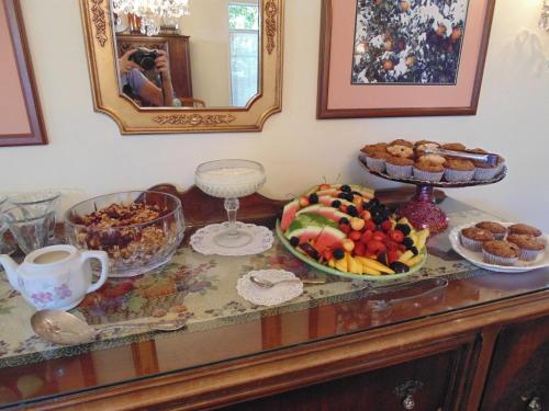Food and beverages, Plantation Bed & Breakfast in Lemon Cove (CA)