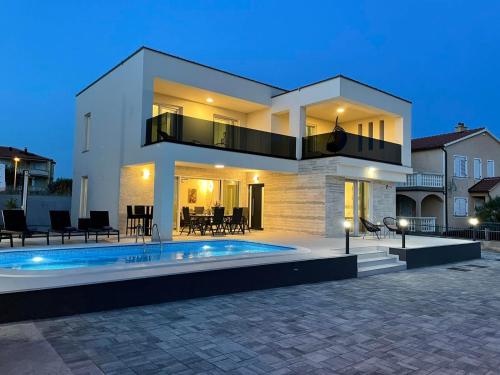 Villa Marena Vodice, Novo grijanje bazena! – khách sạn tại Vodice