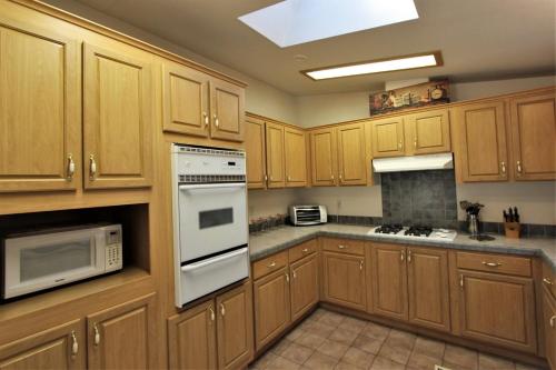 Bluebird Cottage - image 9