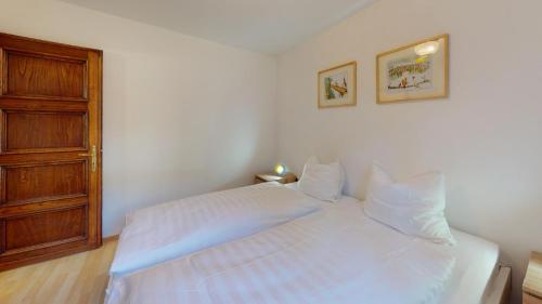 Apartment with Mountain View image 7