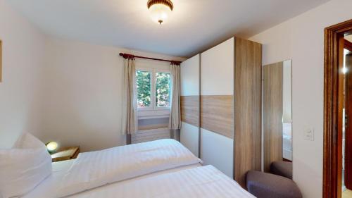Apartment with Mountain View image 5