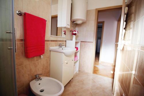 Three-Bedroom House image 9