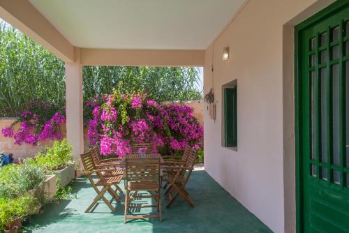3 bedrooms, 4 beds