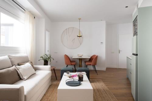 Two-Bedroom Apartment room in Tetuán 15 Boutique Apartments by Hommyhome