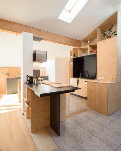 Kitchen, Montagu Hostel in Innsbruck