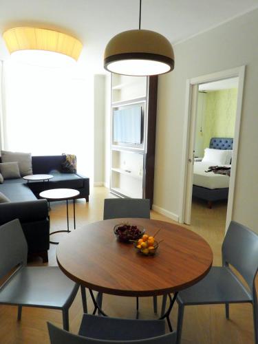 One-Bedroom Apartment with Partial Sea View image 2