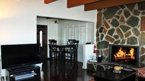Modern Lakefront A - image 6
