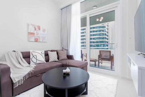Pristine 1 BR at Reva Residences, Dubai