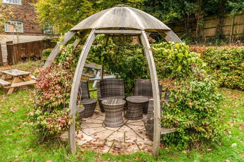 Innkeeper's Lodge Godalming - image 3