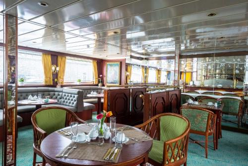 Restaurant, River hotel KONIGSTEIN near Lobkowicz Palace