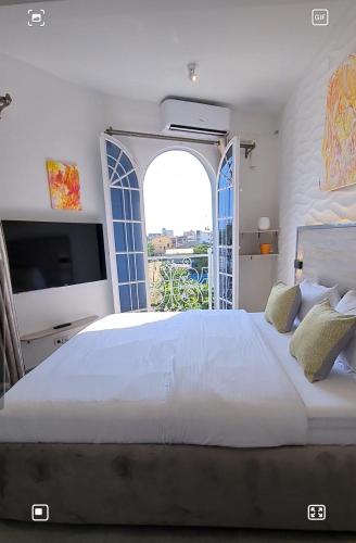 Deluxe Room image 10