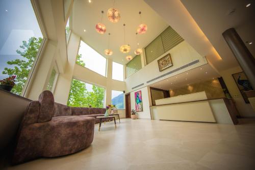 Lobby, juSTa Grand View Resort & Spa, Manali in Gadherni
