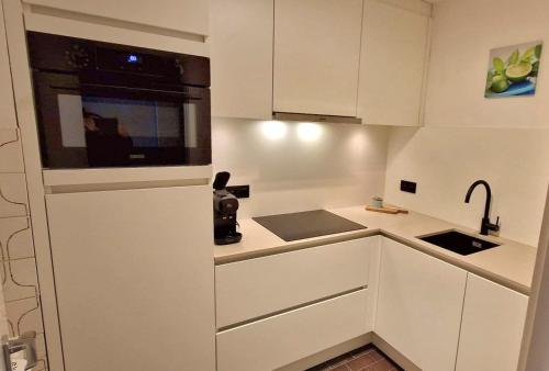  Modern appartement met frontaal zeezicht en privé parking in Knokke-Heist